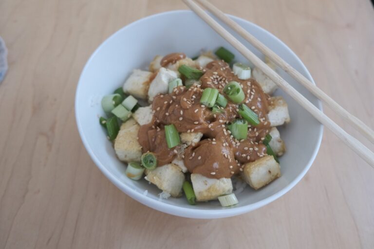 Crispy tofu bowl with spicy peanut sauce